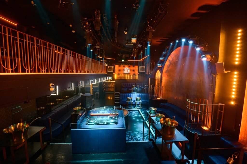 Reign Club London burlesque show